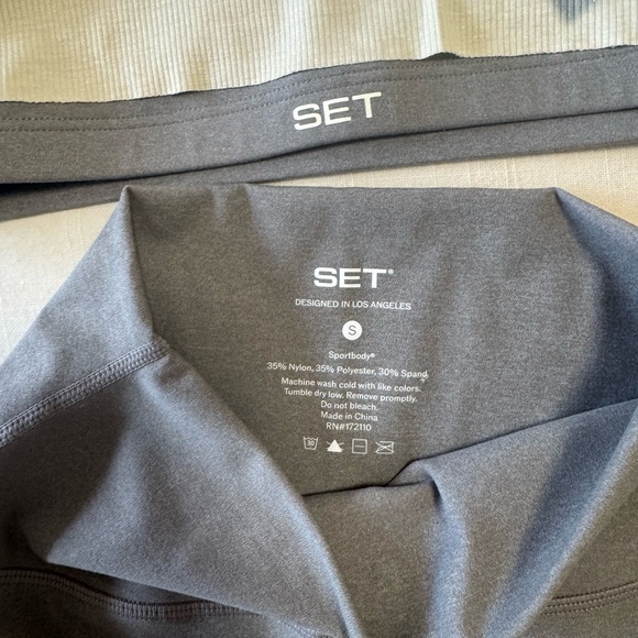 SET Active SPORTBODY® SPORTY ROSTER BRA and Leggings- LO-FI- Size Small - Picture 2 of 3